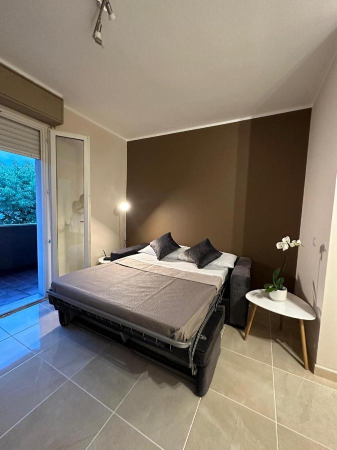 Desenzanino Apartment Twelve Desenzano del Garda Luaran gambar