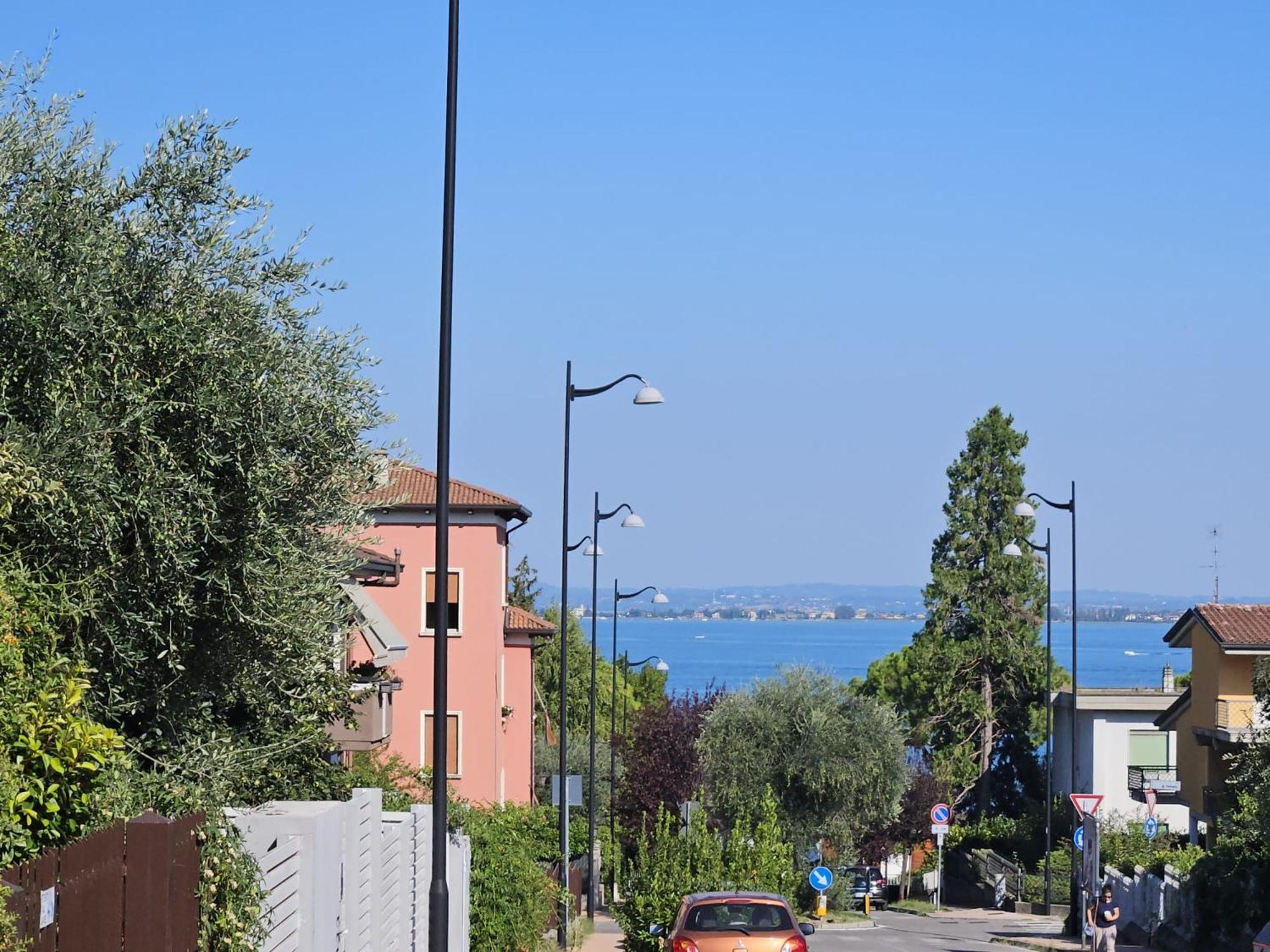 Desenzanino Apartment Twelve Desenzano del Garda Luaran gambar